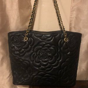 Black Women’s handbag.